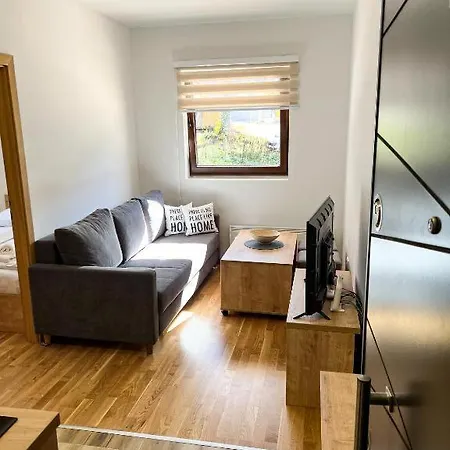 Srebrena 1 ヤホリナ